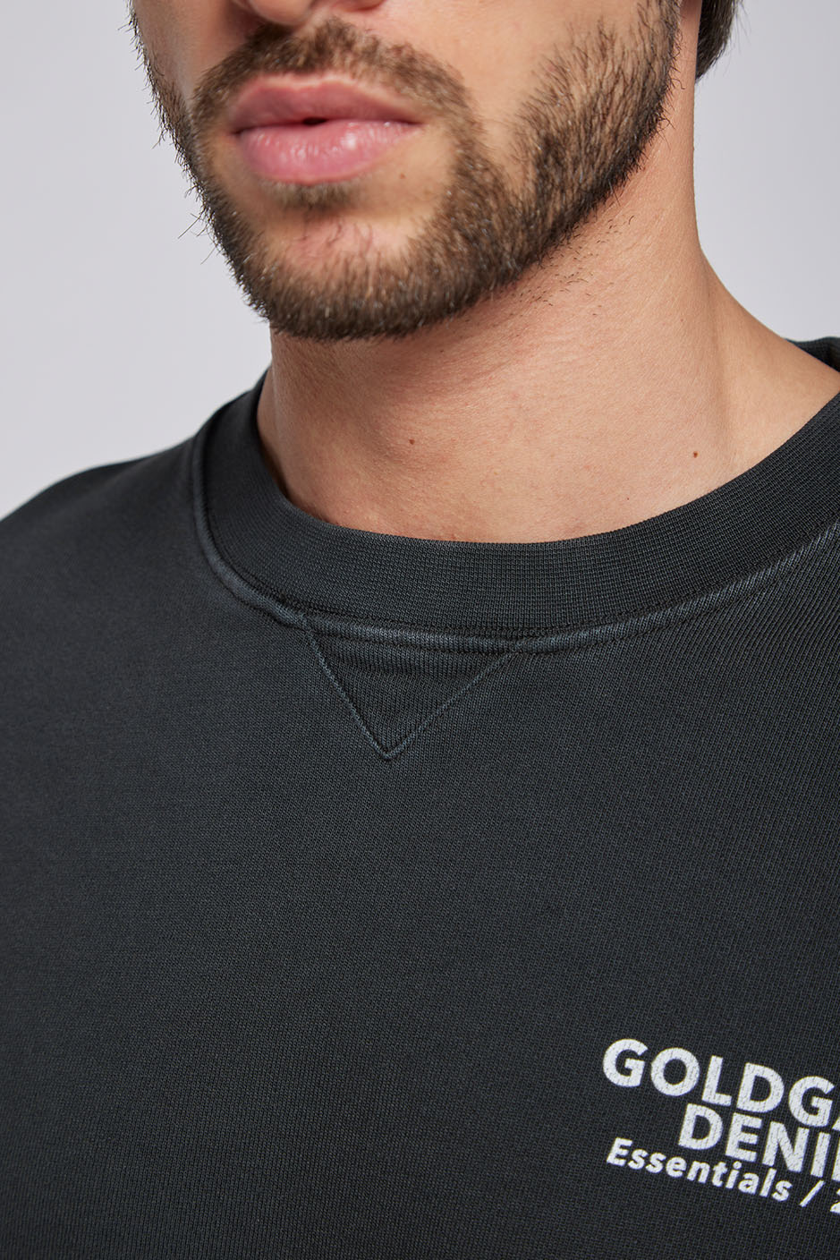 68 | THE VINTAGE QUEEN CREWNECK | VINTAGEBLACK GOLDGARN DENIM