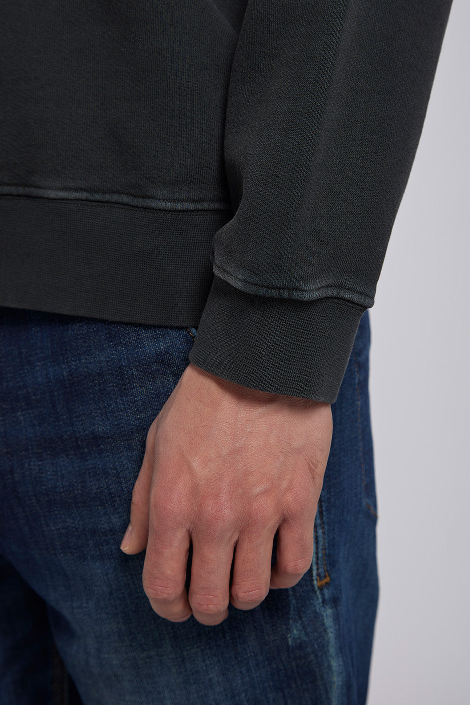 68 | THE VINTAGE QUEEN CREWNECK | VINTAGEBLACK GOLDGARN DENIM