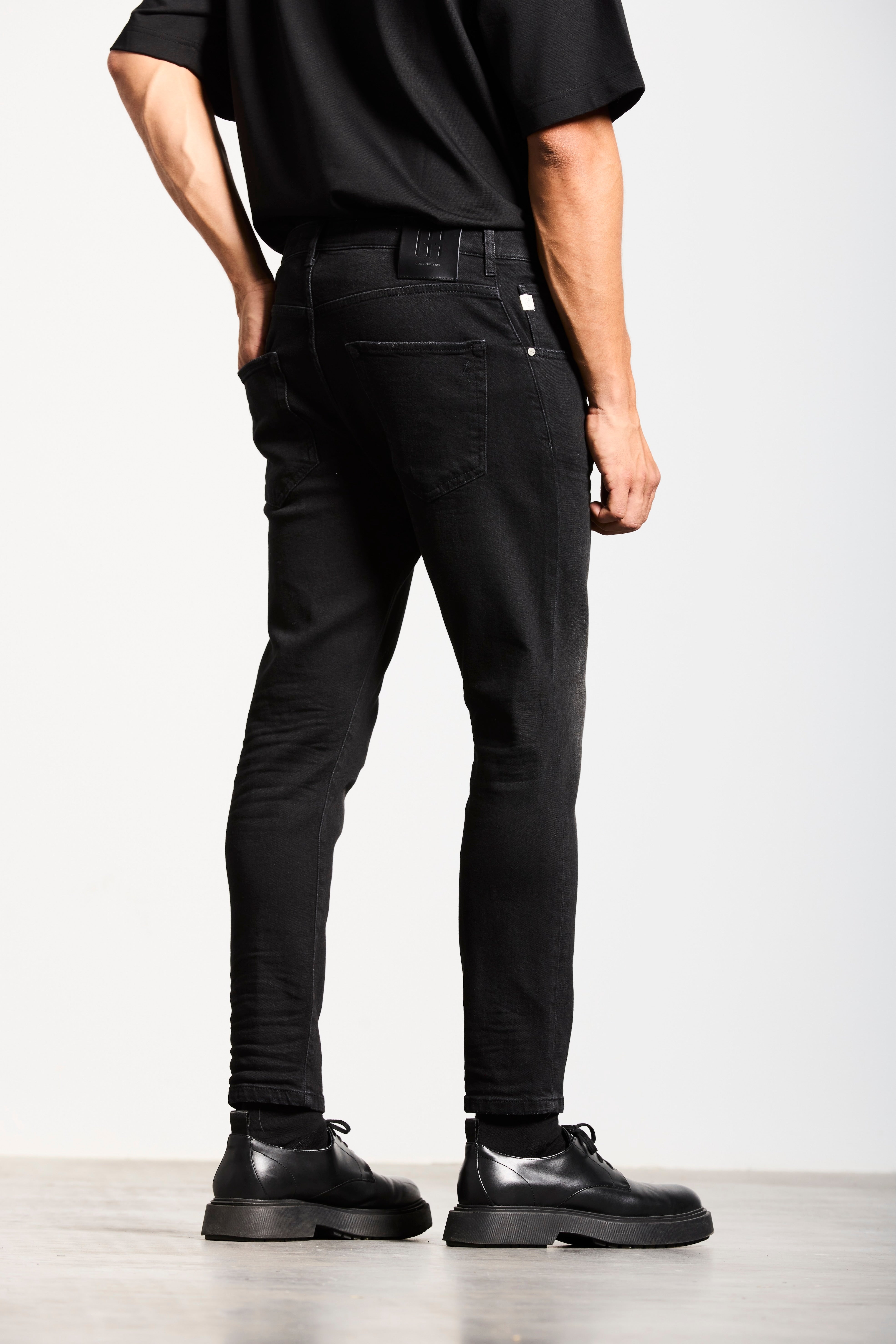 NECKARAU | CROPPED | BLACK GOLDGARN DENIM