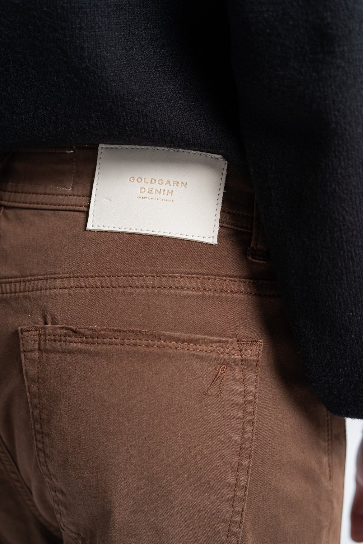 C4 | RELAXED FIT | BROWN