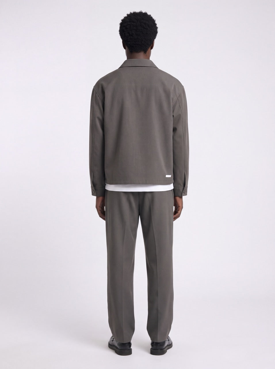 68 | THE CLEAN JACKET | DARKGREY