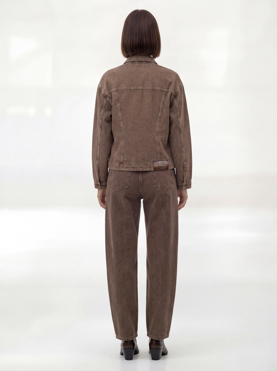 68 | THE SHAPED JACKET | LIGHTBROWN